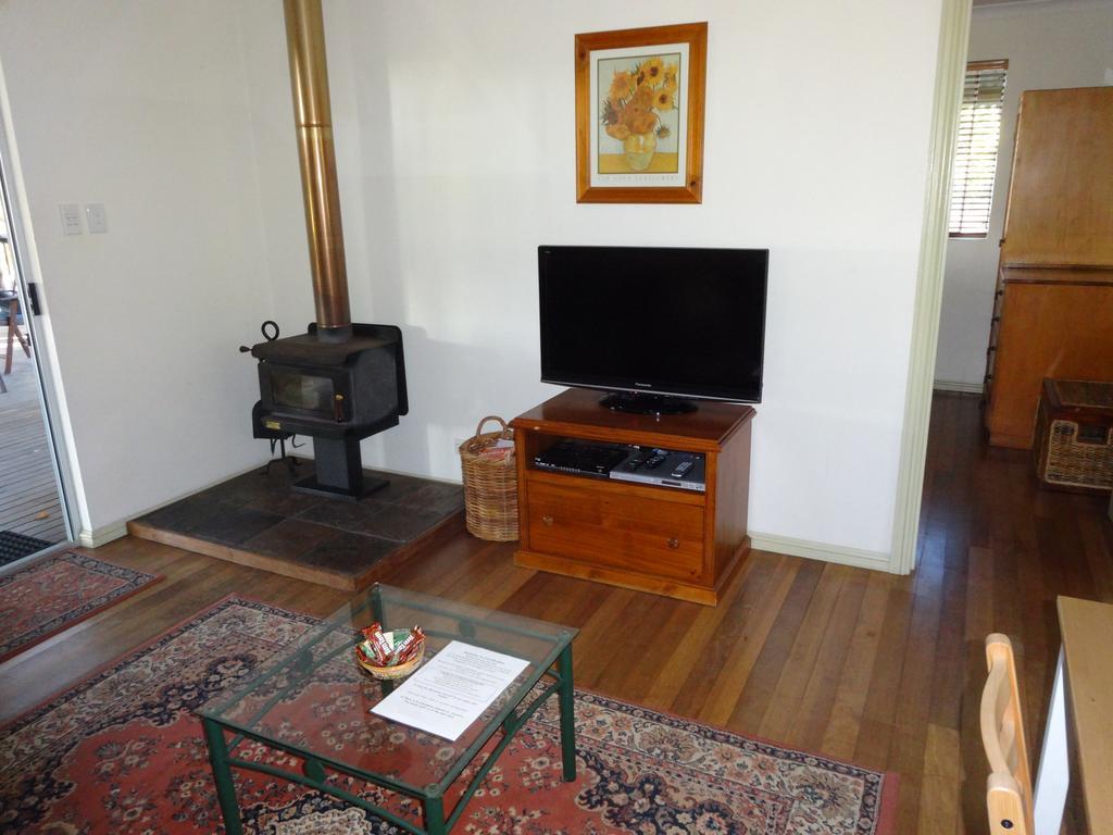 Jarrah Glen Cabins แนนนัป ภายนอก รูปภาพ