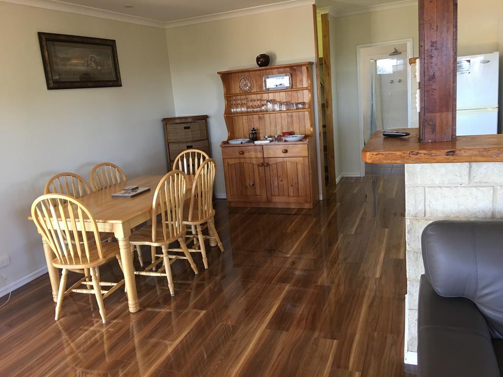 Jarrah Glen Cabins แนนนัป ภายนอก รูปภาพ